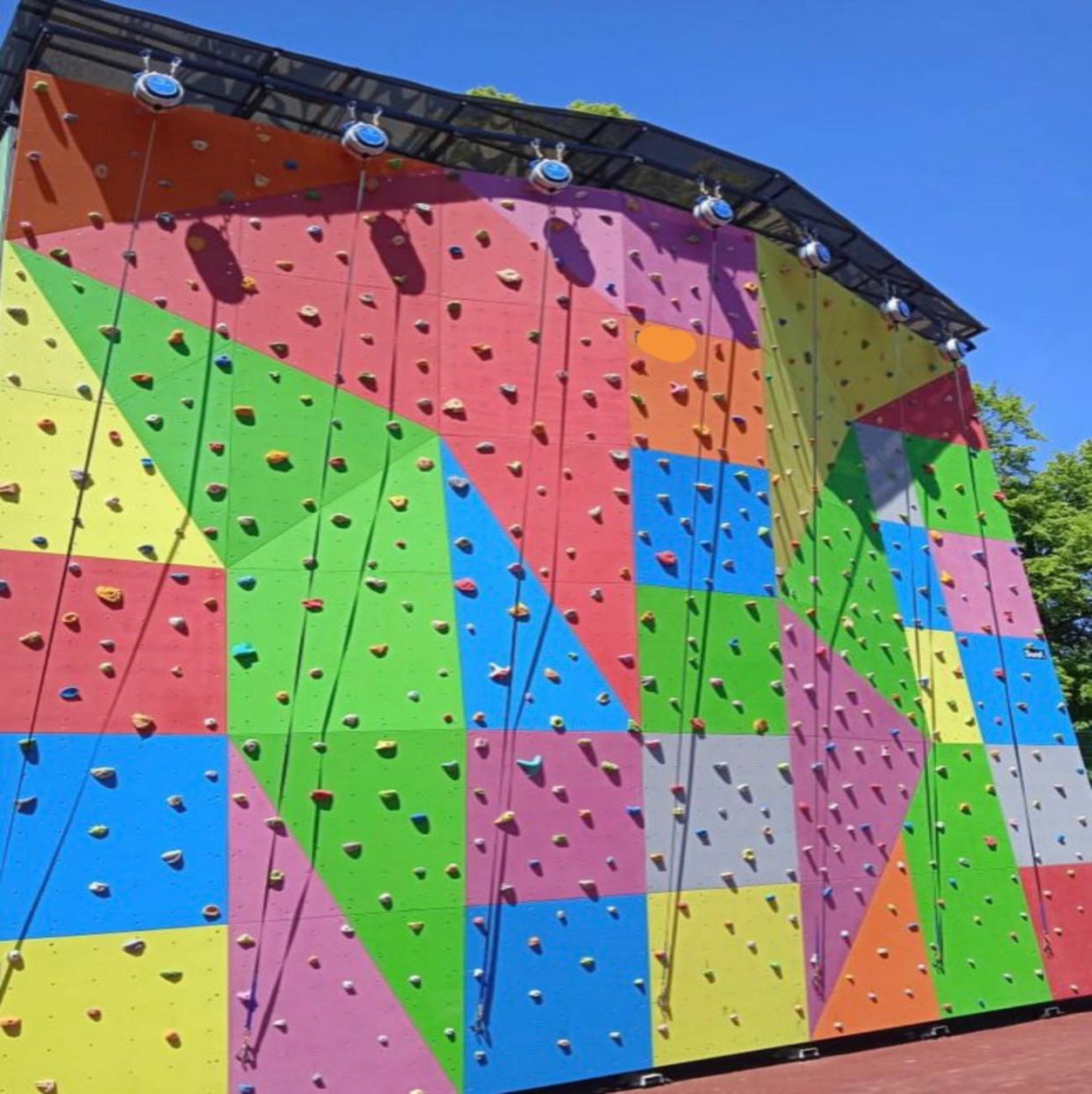 CLIMBING WALLS 