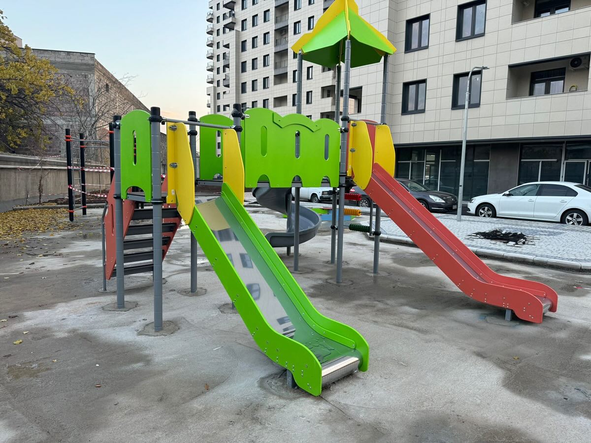 Կռունկ բնակելի համալիրի խաղահրապարակը և մարզահրապարակը