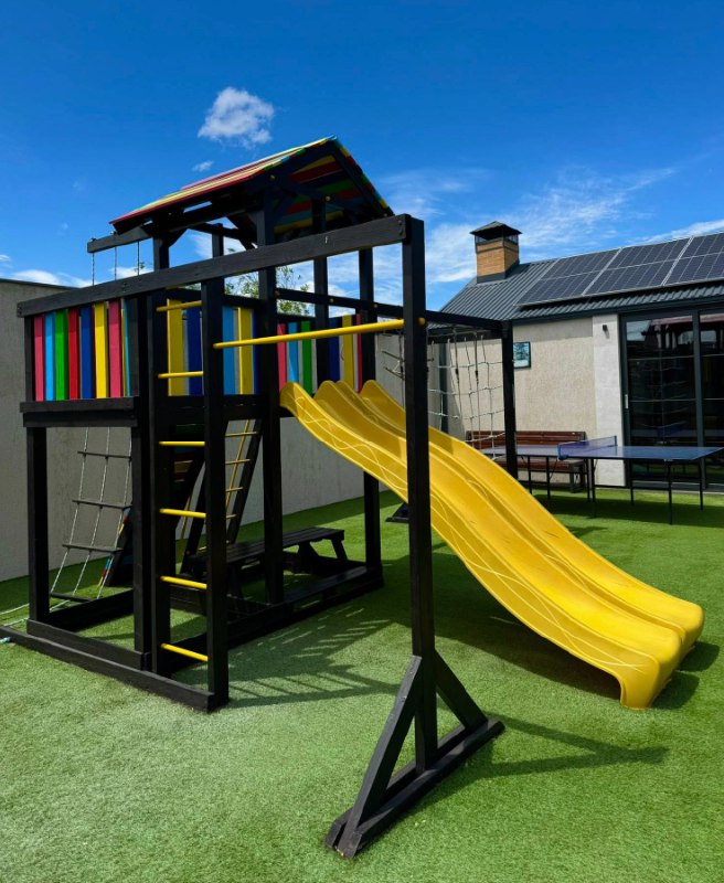 The pool house խաղահրապարակը