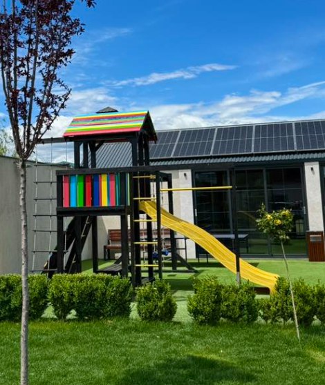 The pool house խաղահրապարակը