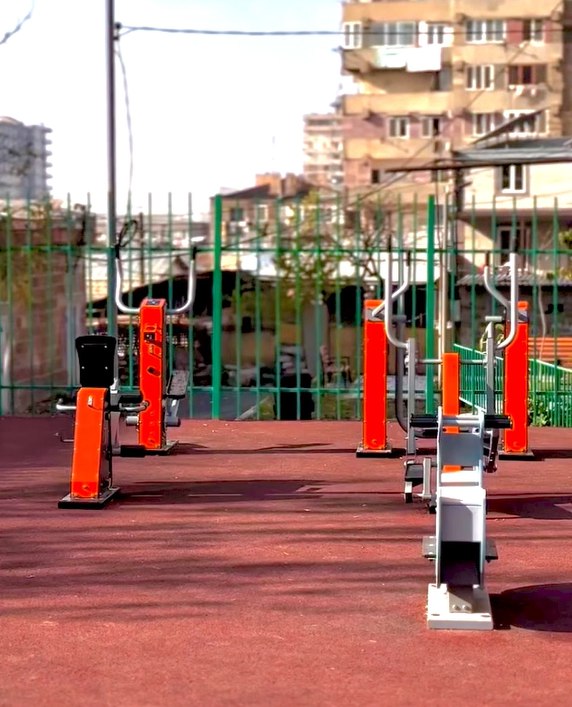 Աջափնյակ վարչական շրջանի բակերի խաղահրապարակները