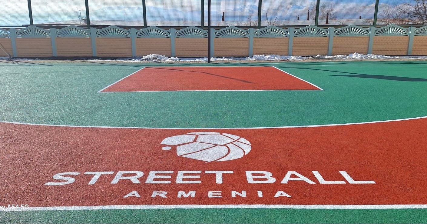 Ֆուտբոլի և բասկետբոլի ունիվերսալ դաշտի ռետինապատում Գավառում