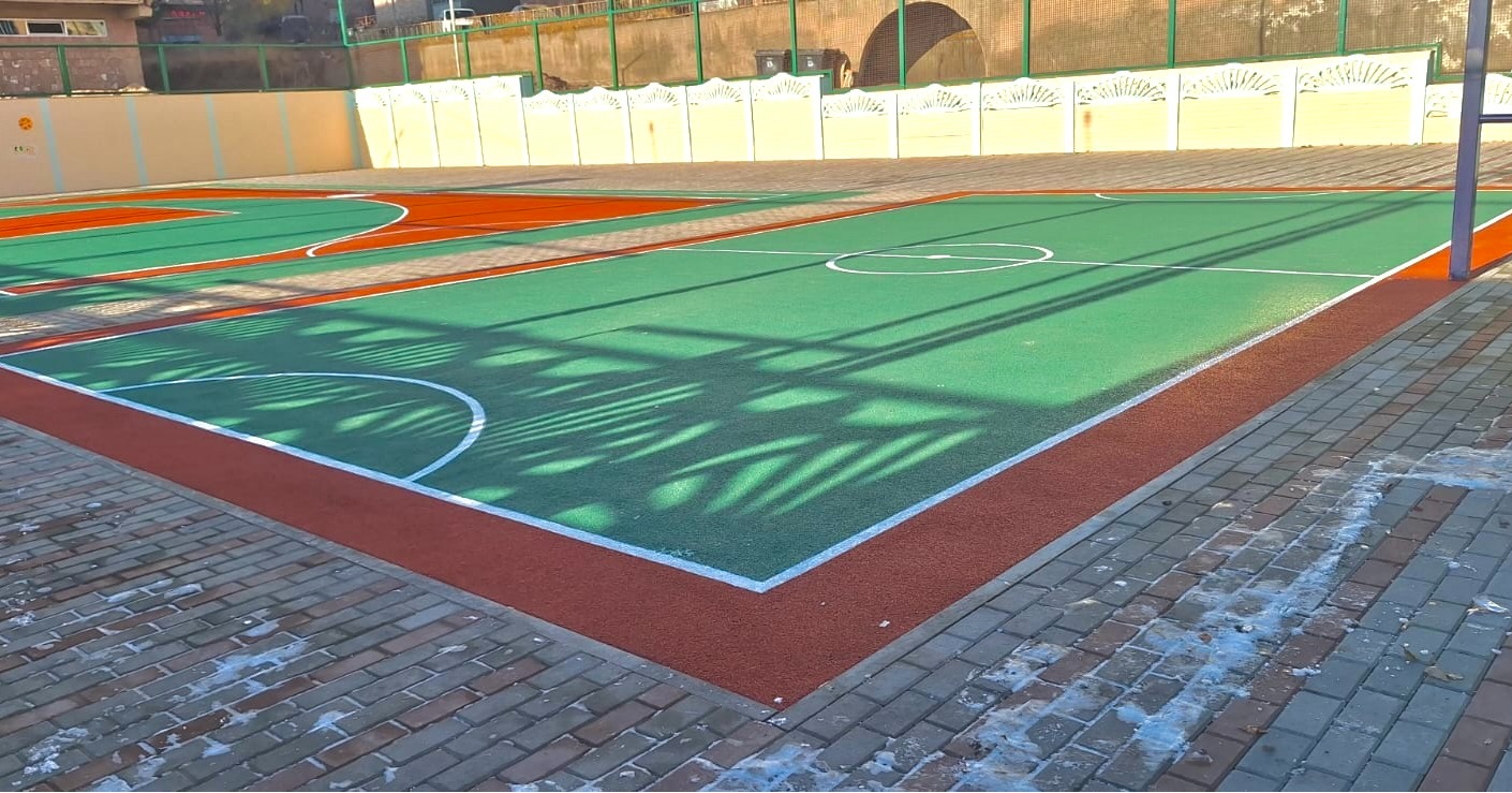 Ֆուտբոլի և բասկետբոլի ունիվերսալ դաշտի ռետինապատում Գավառում