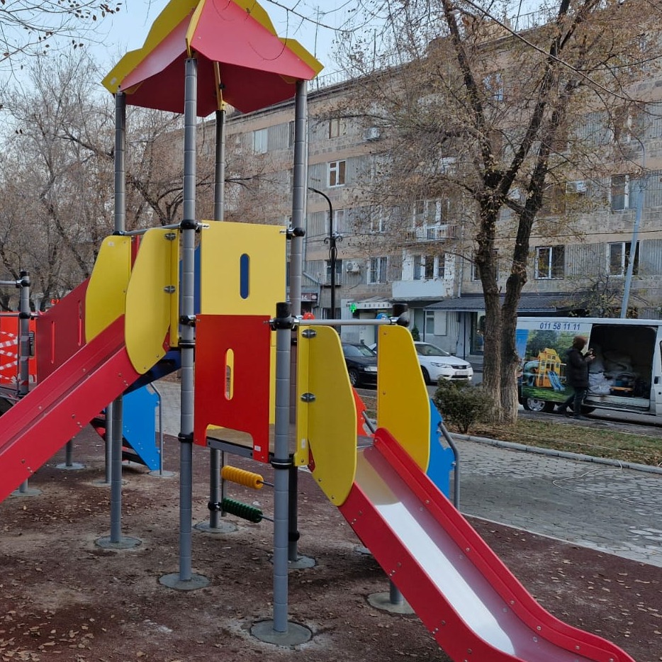 Շենգավիթի բակերի խաղահրապարակները