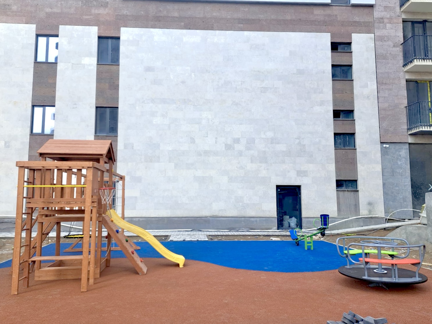 Ադոնց 19 բնակելի համալիրի խաղահրապարակը