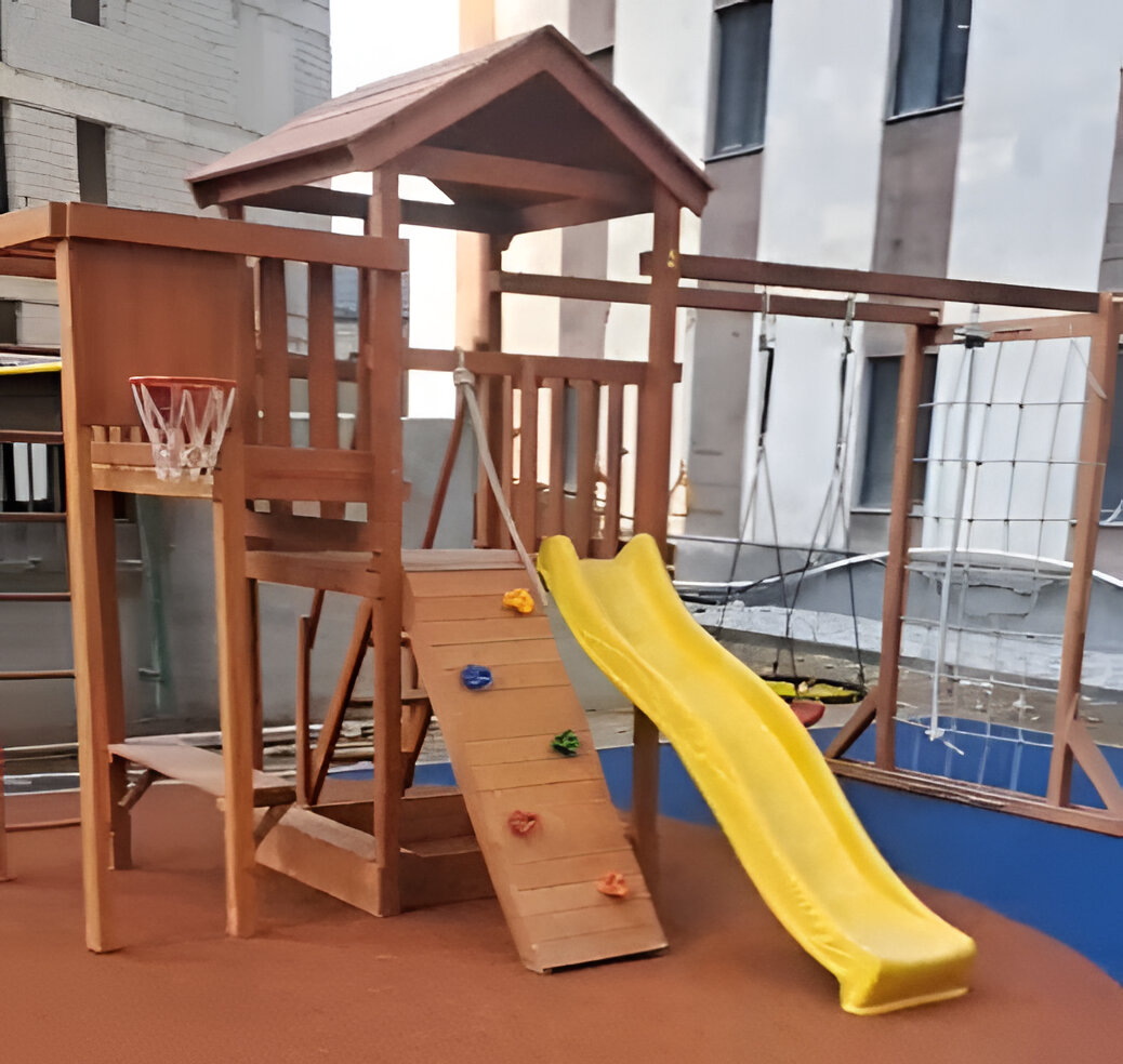 Ադոնց 19 բնակելի համալիրի խաղահրապարակը