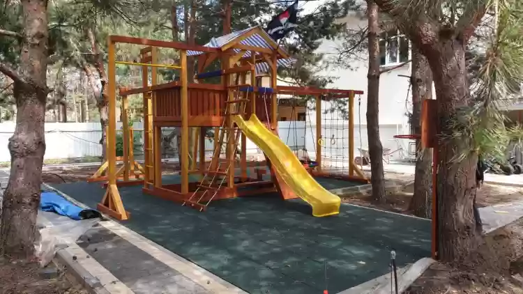 Փայտյա խաղահրապարակ  19